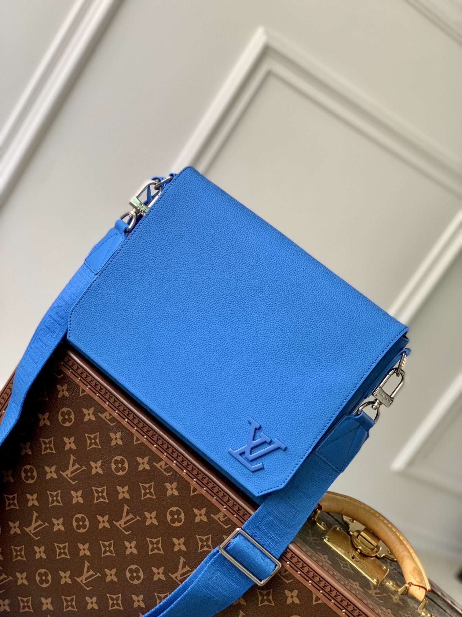 Louis Vuitton Takeoff Messenger M22505 Sage -    : r/zealreplica